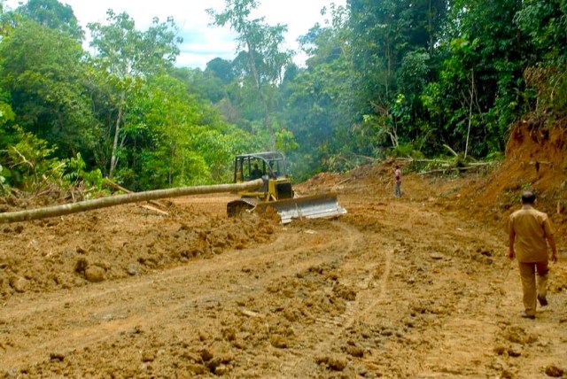 Jalan yang tidak di perhatikan oleh pemerintah 